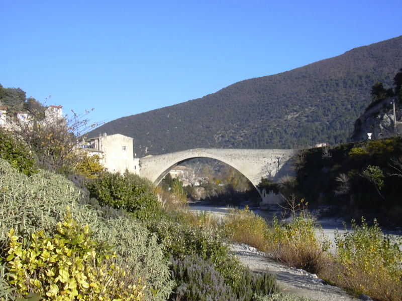Pont Roman de Nyons en Drôme provençale